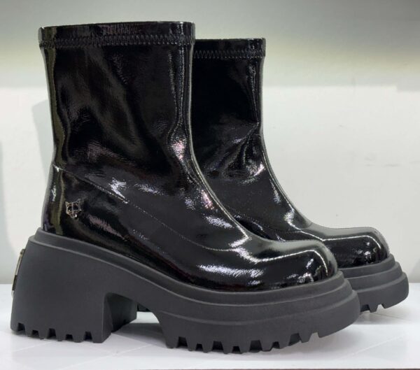 Түрүйтэй гутал